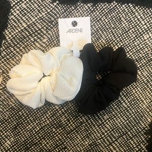 NWT Hair Scrunchie 2-pack
